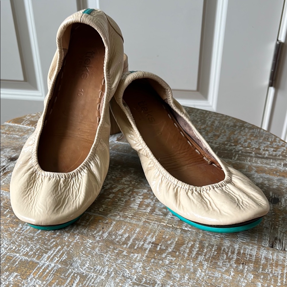 Cream patent leather Tieks Women's Ballet Flats